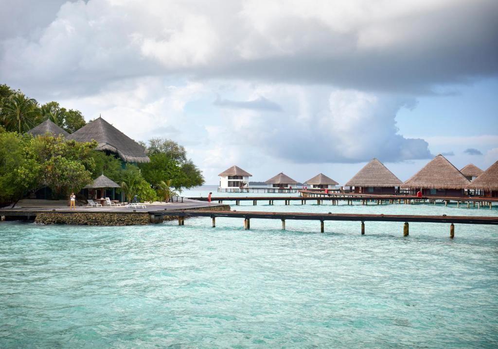 10 Nights Holiday Deal for Adaaran Club Rannalhi & Holiday Inn Singapore Atrium with Classic Ocean View Room, Starting from £ 2,099 PP