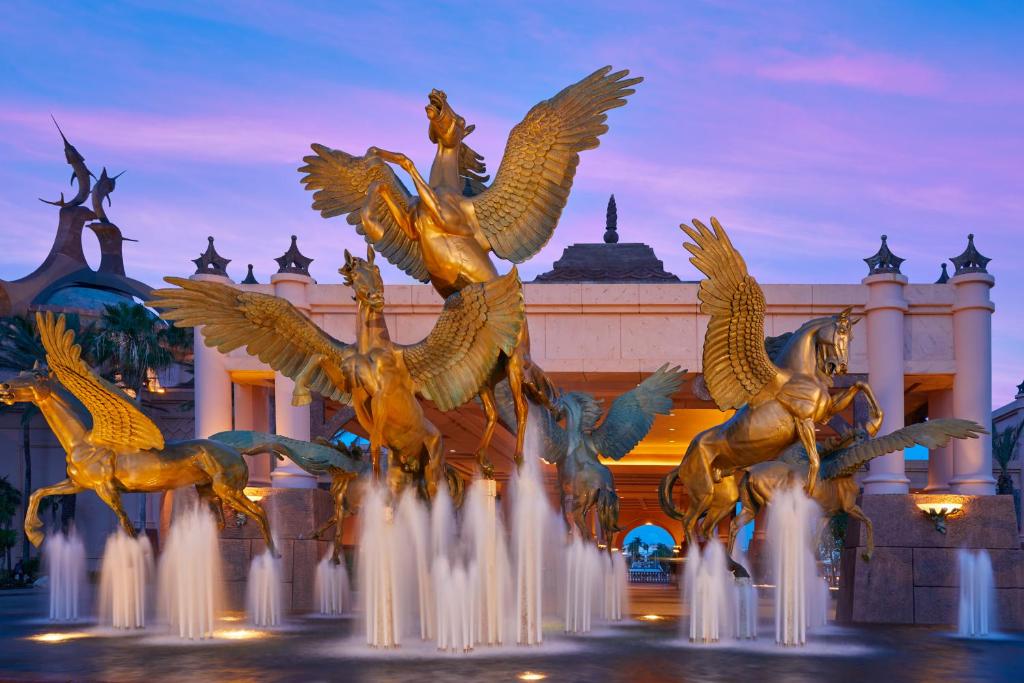 10 nights Holiday Deal in Orlando & Nassau Bahamas on Room Only Basis, Starting from £ 4699 Per Family