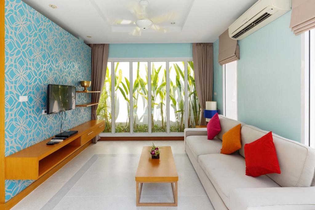 10 Nights in Thailand's Triple Center Holiday deal with Breakfast Basis, Starting From £1,399 pp