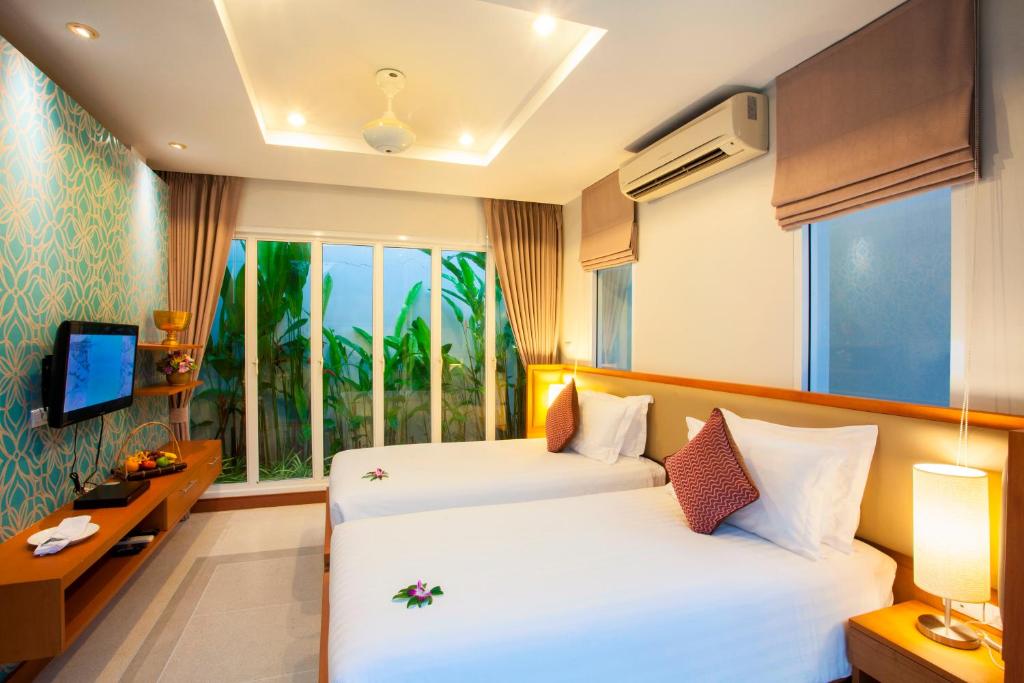 10 Nights in Thailand's Triple Center Holiday deal with Breakfast Basis, Starting From £1,399 pp