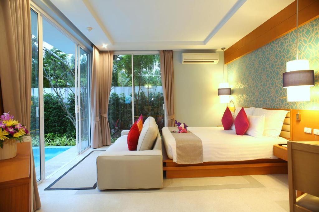 10 Nights in Thailand's Triple Center Holiday deal with Breakfast Basis, Starting From £1,399 pp