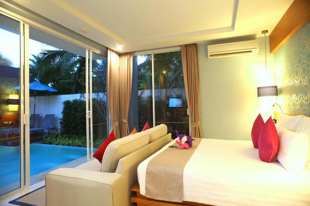10 Nights in Thailand's Triple Center Holiday deal with Breakfast Basis, Starting From £1,399 pp