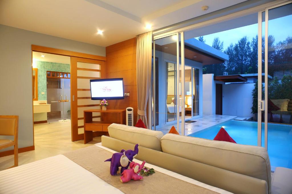 10 Nights in Thailand's Triple Center Holiday deal with Breakfast Basis, Starting From £1,399 pp
