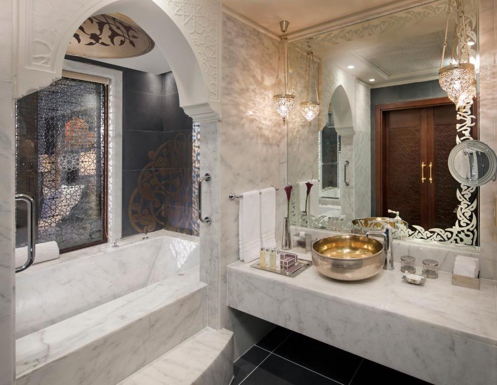 03 Nights Holiday Deal for Jumeirah Zabeel Saray with Superior Family Room, Starting from £ 2,299 Per Family