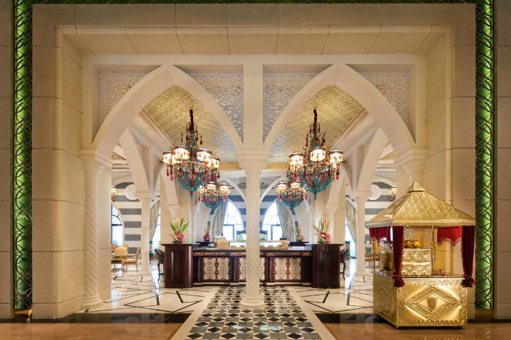 03 Nights Holiday Deal for Jumeirah Zabeel Saray with Superior Family Room, Starting from £ 2,299 Per Family