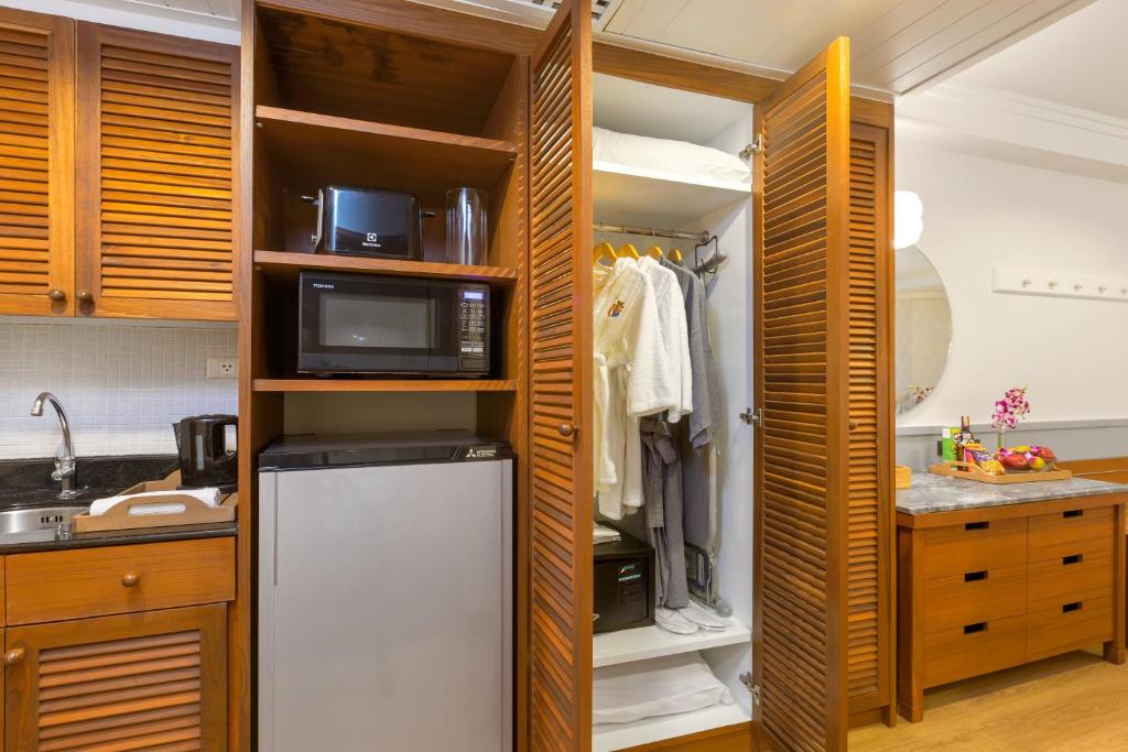 10 Nights in Thailand's Triple Center Holiday deal with Breakfast Basis, Starting From £1,399 pp