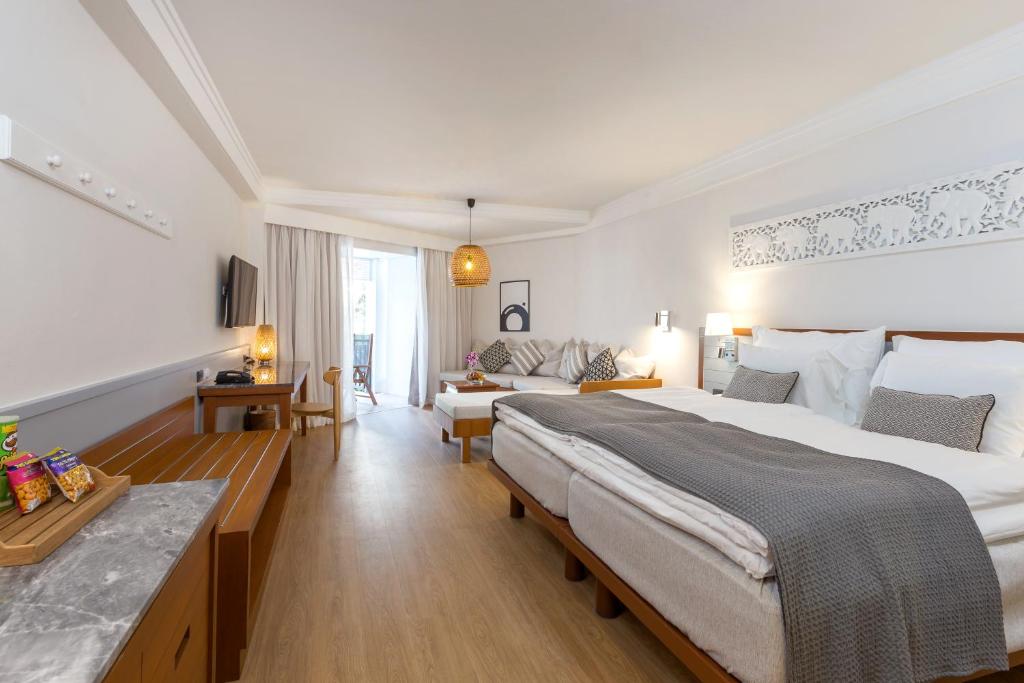 10 Nights in Thailand's Triple Center Holiday deal with Breakfast Basis, Starting From £1,399 pp