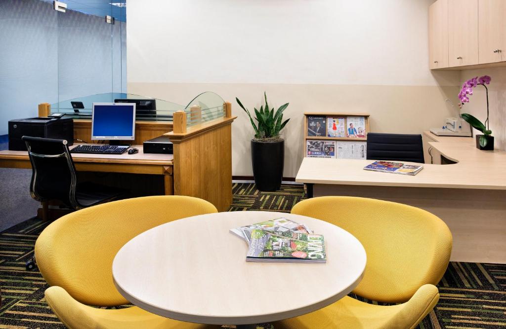 10 Nights Holiday Deal for Adaaran Club Rannalhi & Holiday Inn Singapore Atrium with Classic Ocean View Room, Starting from £ 2,099 PP