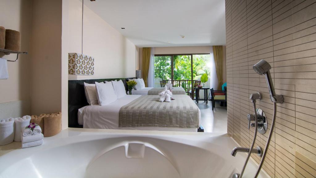 10 Nights in Thailand's Triple Center Holiday deal with Breakfast Basis, Starting From £1,399 pp
