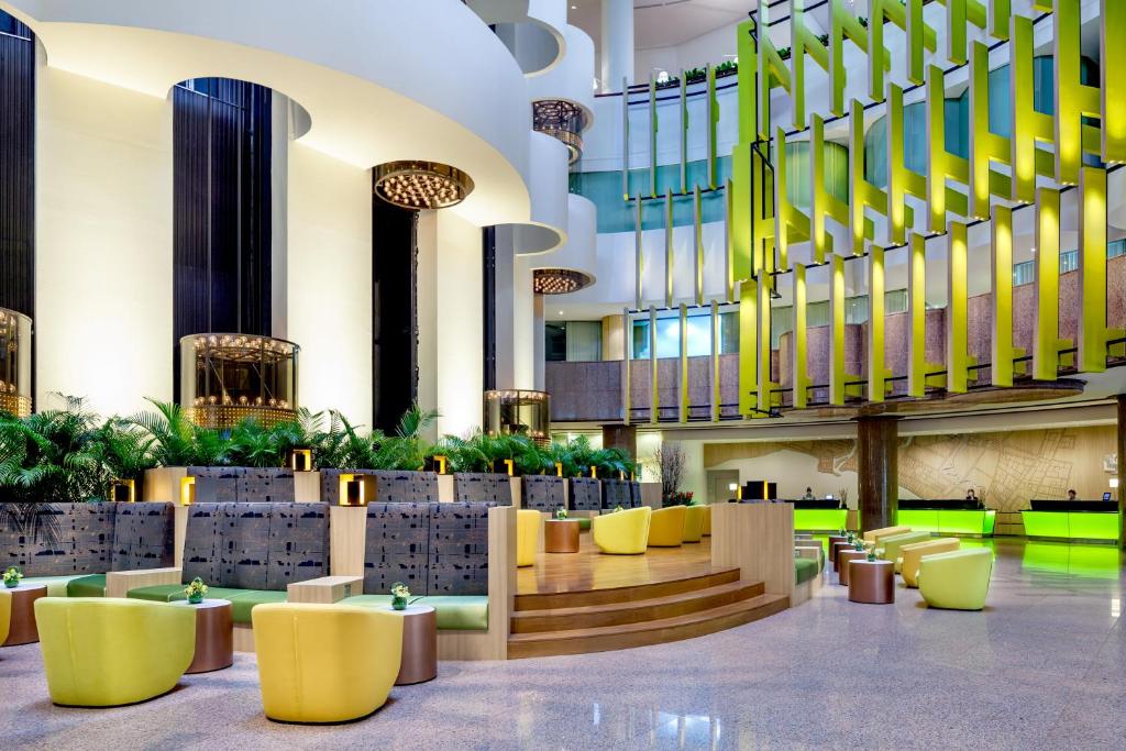 10 Nights Holiday Deal for Adaaran Club Rannalhi & Holiday Inn Singapore Atrium with Classic Ocean View Room, Starting from £ 2,099 PP