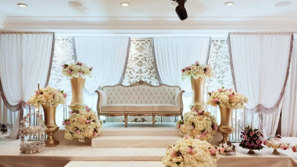 10 Nights Holiday Deal for Adaaran Club Rannalhi & Holiday Inn Singapore Atrium with Classic Ocean View Room, Starting from £ 2,099 PP