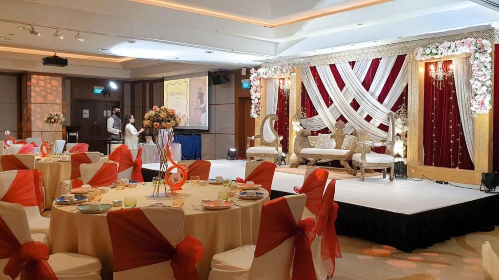 10 Nights Holiday Deal for Adaaran Club Rannalhi & Holiday Inn Singapore Atrium with Classic Ocean View Room, Starting from £ 2,099 PP