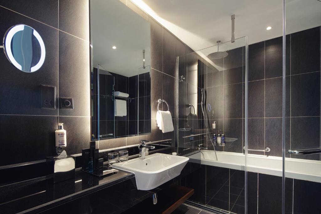 03 Nights Holiday Deal for ANANTARA THE PALM DUBAI RESORT With DELUXE LAGOON VIEW & Half Board starting from £ 2299 Per Family