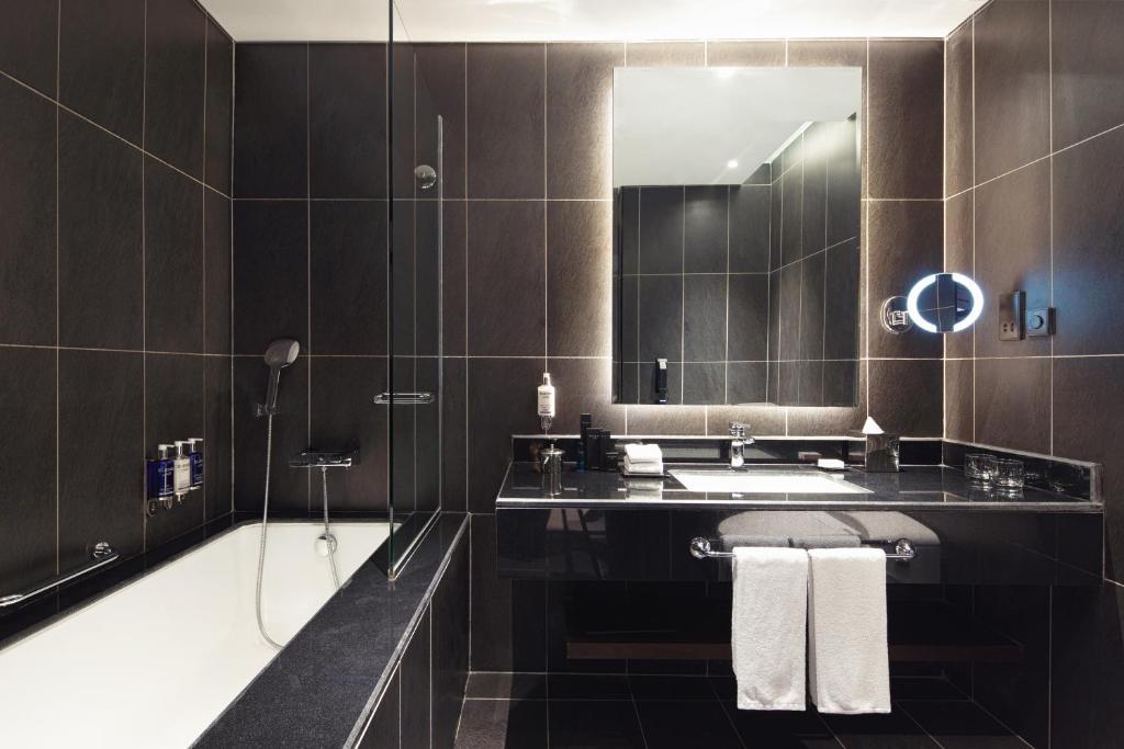 03 Nights Holiday Deal for ANANTARA THE PALM DUBAI RESORT With DELUXE LAGOON VIEW & Half Board starting from £ 2299 Per Family