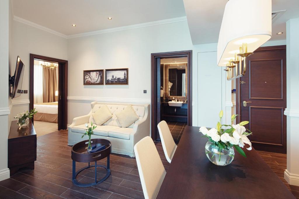 03 Nights Holiday Deal for ANANTARA THE PALM DUBAI RESORT With DELUXE LAGOON VIEW & Half Board starting from £ 2299 Per Family