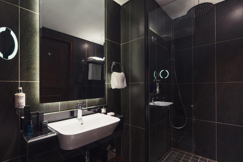 03 Nights Holiday Deal for ANANTARA THE PALM DUBAI RESORT With DELUXE LAGOON VIEW & Half Board starting from £ 2299 Per Family