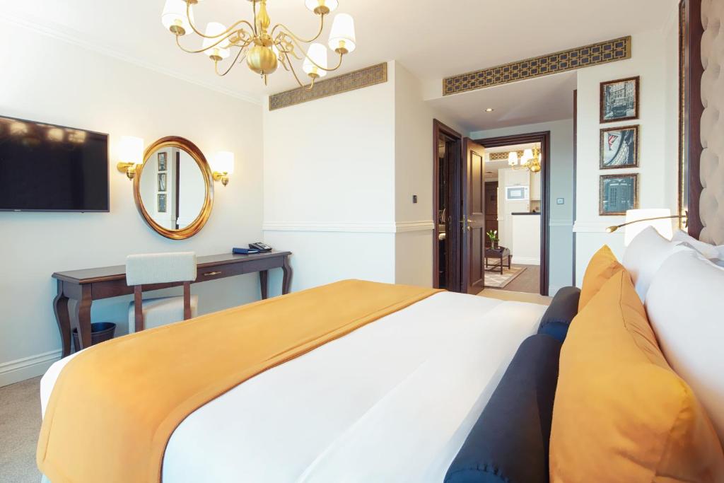 03 Nights Holiday Deal for ANANTARA THE PALM DUBAI RESORT With DELUXE LAGOON VIEW & Half Board starting from £ 2299 Per Family