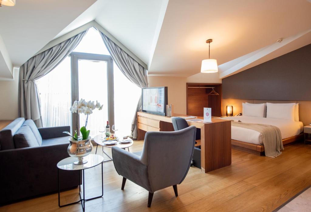 07 Nights Holiday Deal for Dosso Dossi Hotels & Spa Downtown with Standard Room, Starting from £ 299 PP