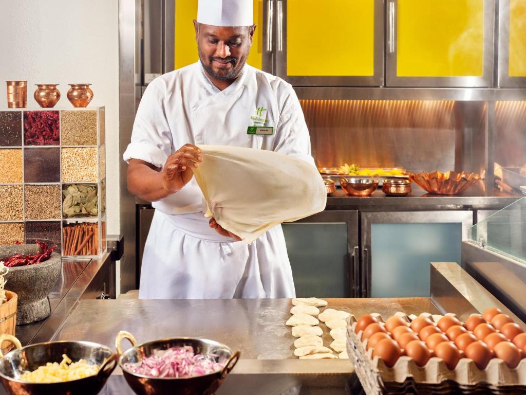 10 Nights Holiday Deal for Adaaran Club Rannalhi & Holiday Inn Singapore Atrium with Classic Ocean View Room, Starting from £ 2,099 PP