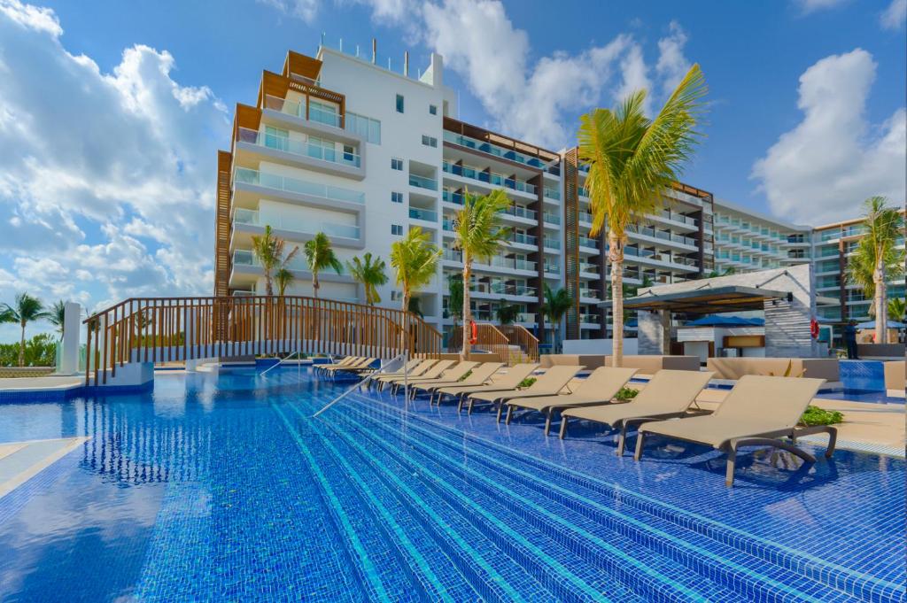 10 Nights Holiday Deal for ARIA RESORT & CASINO & Royalton Splash Riviera Cancun with All Inclusive, Starting from £ 1,999 PP