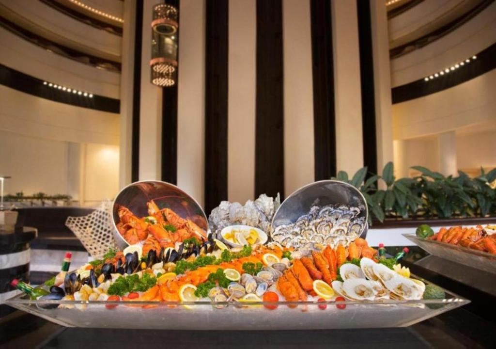 10 Nights Holiday Deal for Adaaran Club Rannalhi & Holiday Inn Singapore Atrium with Classic Ocean View Room, Starting from £ 2,099 PP