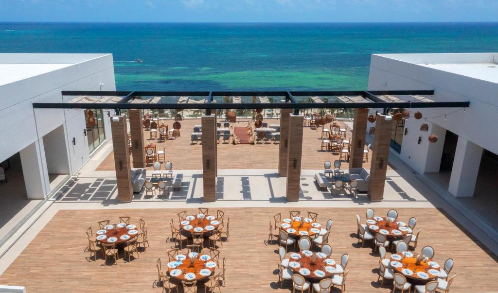 10 Nights Holiday Deal for ARIA RESORT & CASINO & Royalton Splash Riviera Cancun with All Inclusive, Starting from £ 1,999 PP