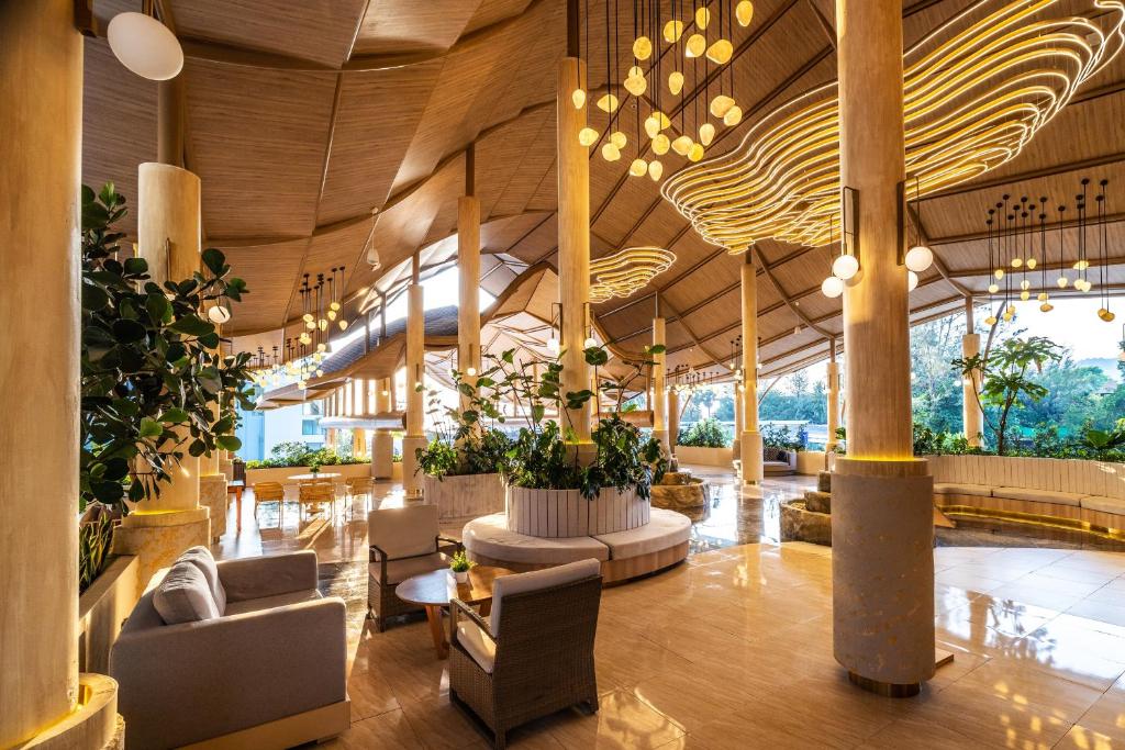 14 Nights Holiday Deal for Emerald Beach Resort Phuket with Deluxe Pool View Room, Starting from £ 1,099 PP 