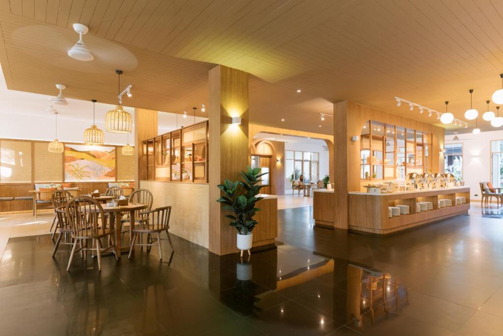 10 Nights in Thailand's Triple Center Holiday deal with Breakfast Basis, Starting From £1,399 pp