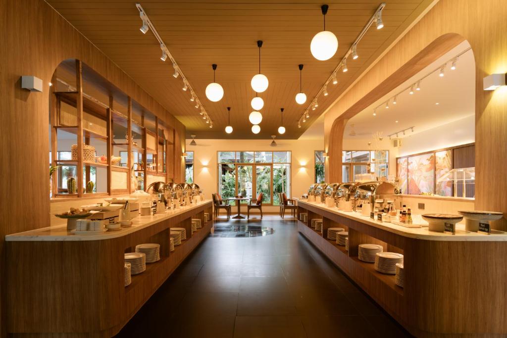 10 Nights in Thailand's Triple Center Holiday deal with Breakfast Basis, Starting From £1,399 pp