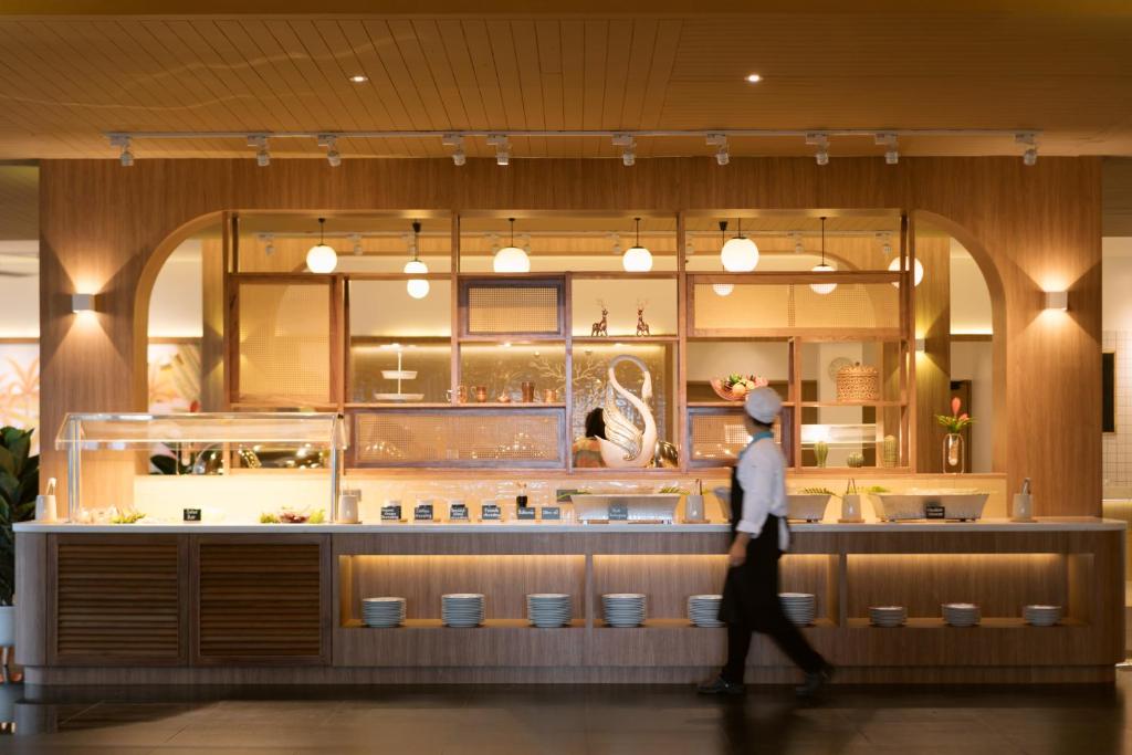 10 Nights in Thailand's Triple Center Holiday deal with Breakfast Basis, Starting From £1,399 pp