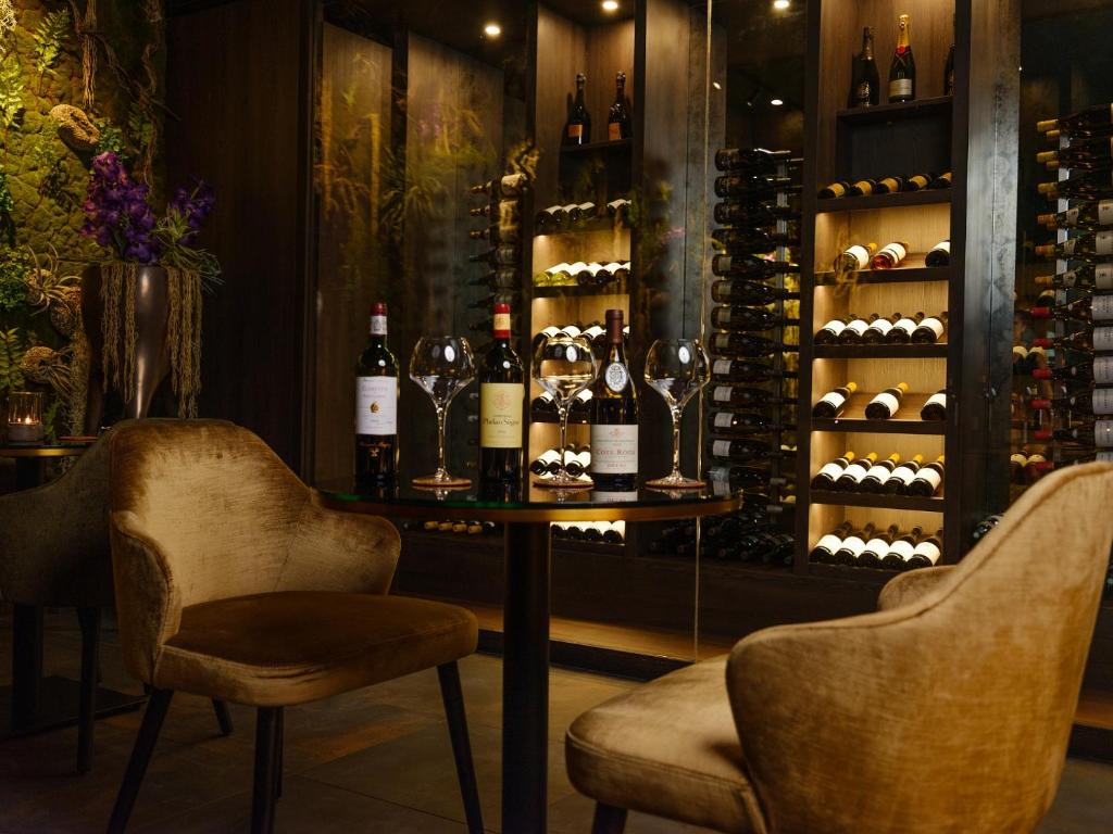 07 Nights Holiday Deal for Le Bora Bora by Pearl Resorts with Overwater Bungalow Lagoon View, Starting from £ 4,599 PP