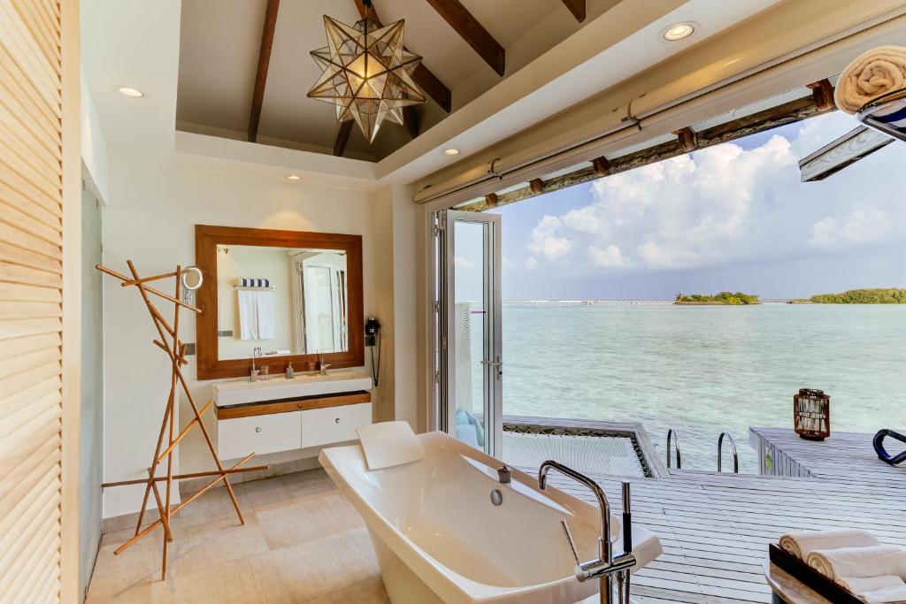 Get Dubai + Maldives Luxury Dream Deal from £2,199pp