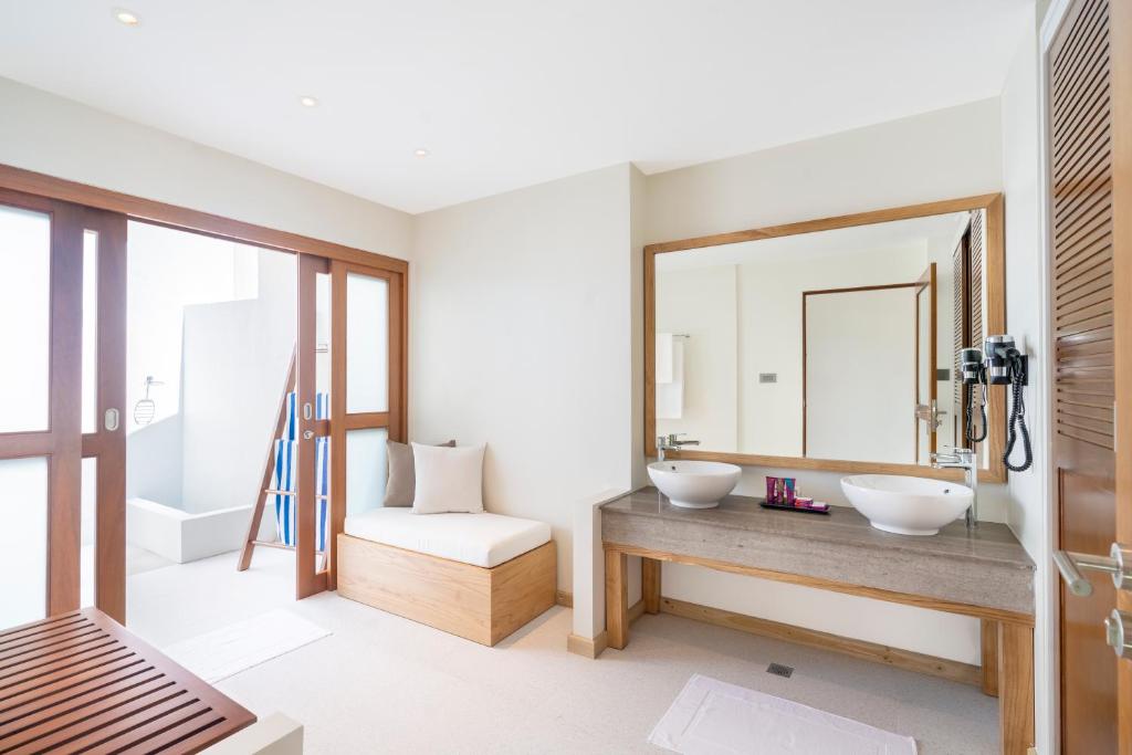 07 Nights Holiday Deal for Ellaidhoo Maldives by Cinnamon Superior Room, Starting from £ 1,399 PP