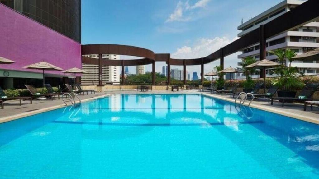 10 Nights Holiday Deal for Adaaran Club Rannalhi & Holiday Inn Singapore Atrium with Classic Ocean View Room, Starting from £ 2,099 PP