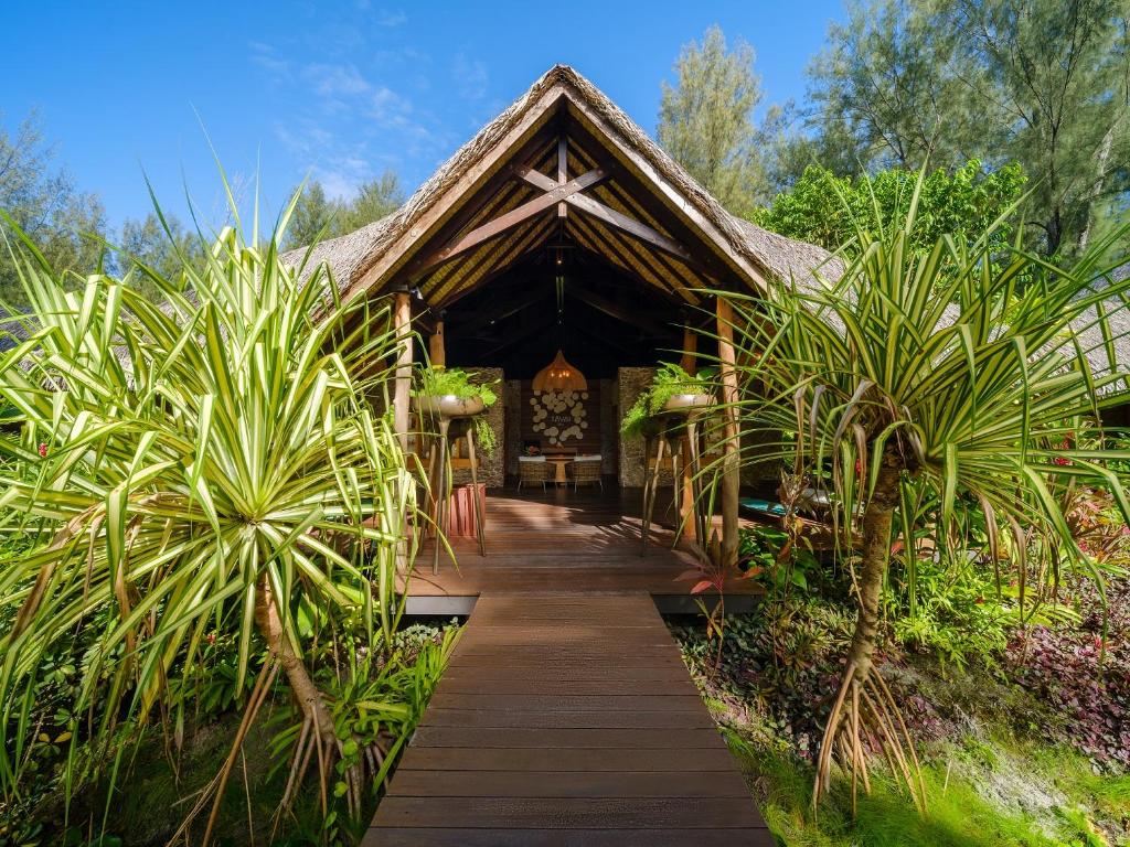 07 Nights Holiday Deal for Le Bora Bora by Pearl Resorts with Overwater Bungalow Lagoon View, Starting from £ 4,599 PP