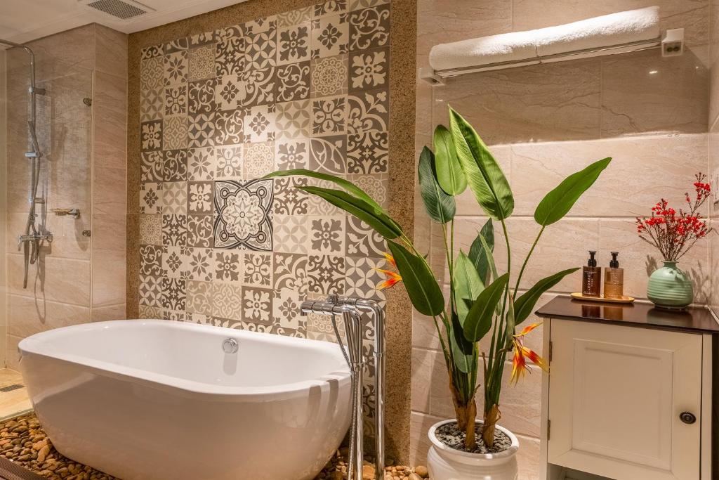 16-Night Vietnam & Thailand Luxury Multi-Centre from £1,599pp
