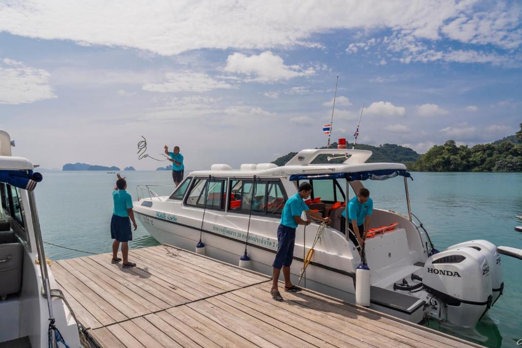 10 Nights in Thailand's Triple Center Holiday deal with Breakfast Basis, Starting From £1,399 pp