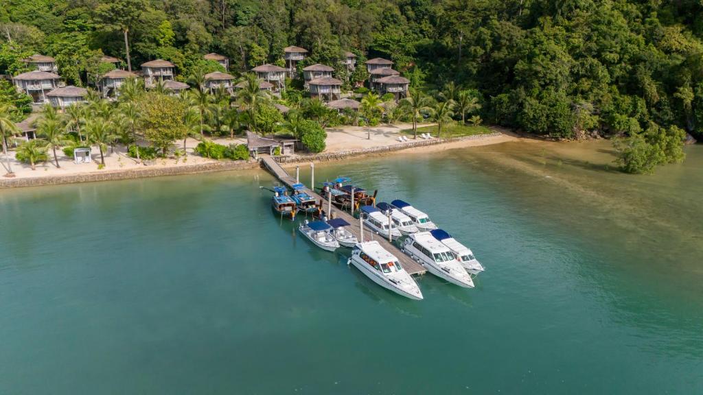 10 Nights in Thailand's Triple Center Holiday deal with Breakfast Basis, Starting From £1,399 pp