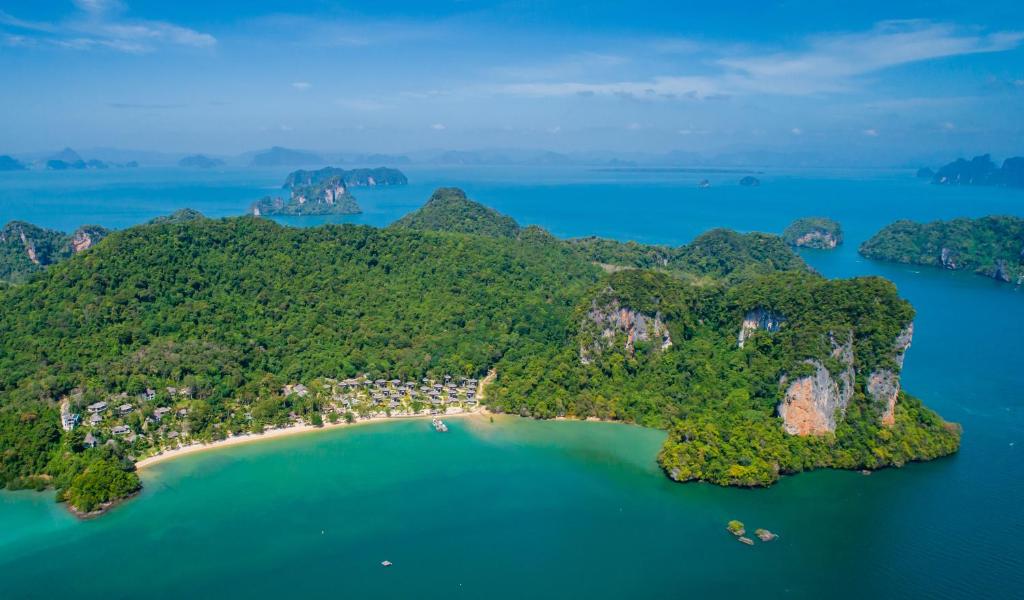 10 Nights in Thailand's Triple Center Holiday deal with Breakfast Basis, Starting From £1,399 pp
