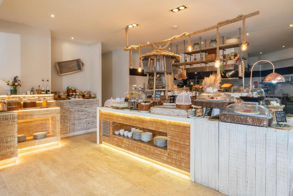 10 Nights in Thailand's Triple Center Holiday deal with Breakfast Basis, Starting From £1,399 pp