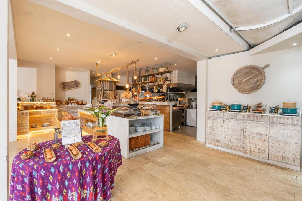 10 Nights in Thailand's Triple Center Holiday deal with Breakfast Basis, Starting From £1,399 pp