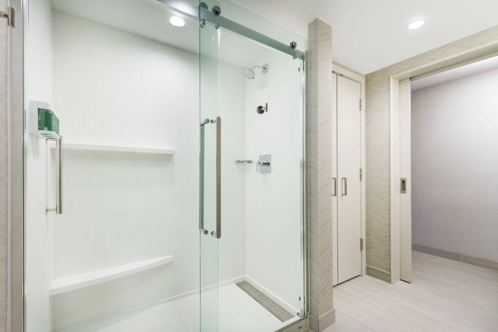 10 nights Holiday Deal in Orlando & Nassau Bahamas on Room Only Basis, Starting from £ 4699 Per Family