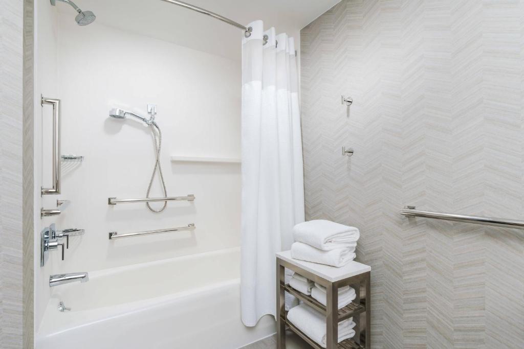 10 nights Holiday Deal in Orlando & Nassau Bahamas on Room Only Basis, Starting from £ 4699 Per Family