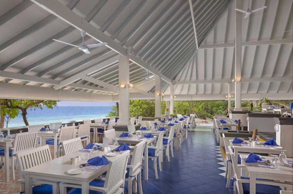 10 Nights Holiday Deal for Adaaran Club Rannalhi & Holiday Inn Singapore Atrium with Classic Ocean View Room, Starting from £ 2,099 PP