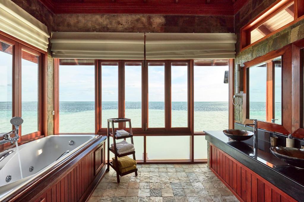 07 Nights Sun Siyam Olhuveli Maldives 2026 Escape – All Meals, All Magic – Only £1499pp!