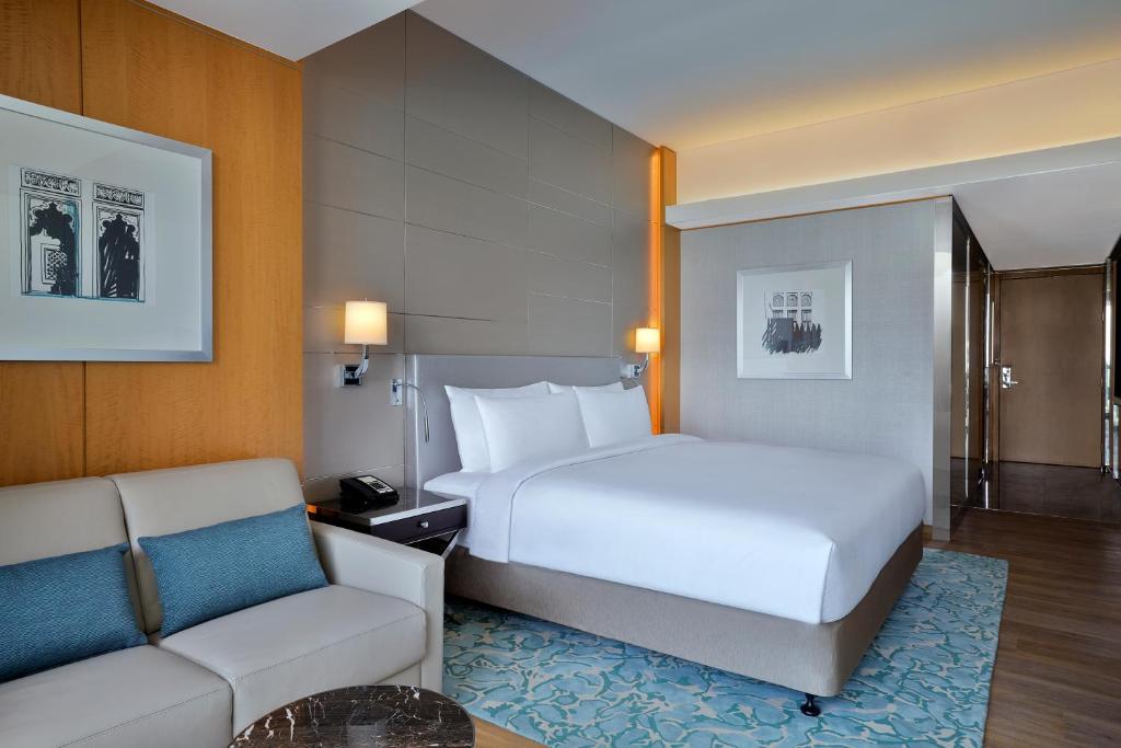 Get Dubai + Maldives Luxury Dream Deal from £2,199pp