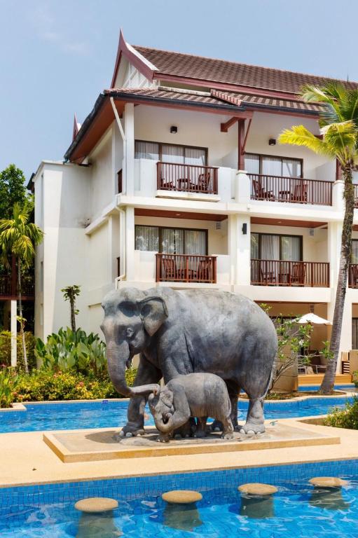 10 Nights in Thailand's Triple Center Holiday deal with Breakfast Basis, Starting From £1,399 pp