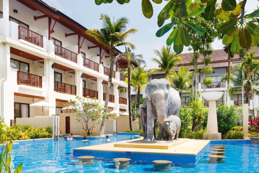 10 Nights in Thailand's Triple Center Holiday deal with Breakfast Basis, Starting From £1,399 pp